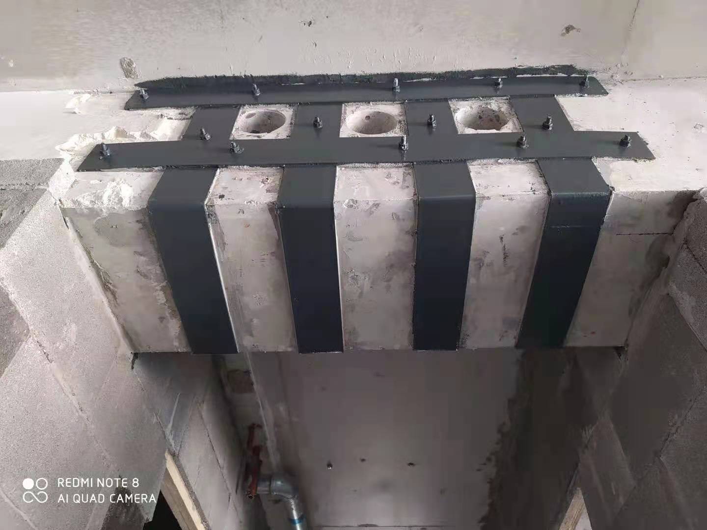 白山包钢加固与粘钢加固的区别
